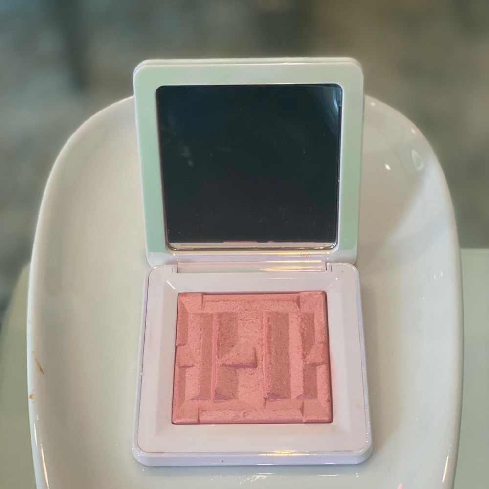 HAUS LABS Bio-Radiant Gel-Powder Highlighter in Shade Rose Quartz. Used 3 Times.
